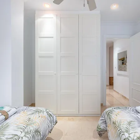 797 Rentals- Renovado Piso En El Paseo Maritimo